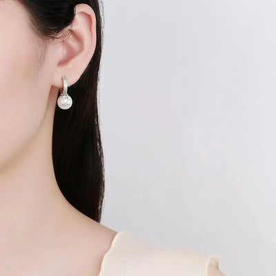 Elegant Pearlized D-Letter Earrings ASTRAL W NOBLE